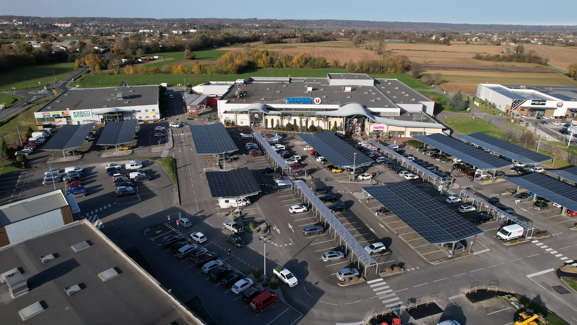 Parking Super U ombrière photovoltaïque par Developp'Sun