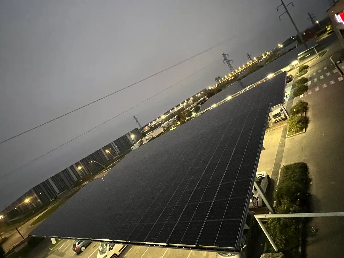 Ombrières photovoltaïque Developp'Sun au Intermarché d'Artenay