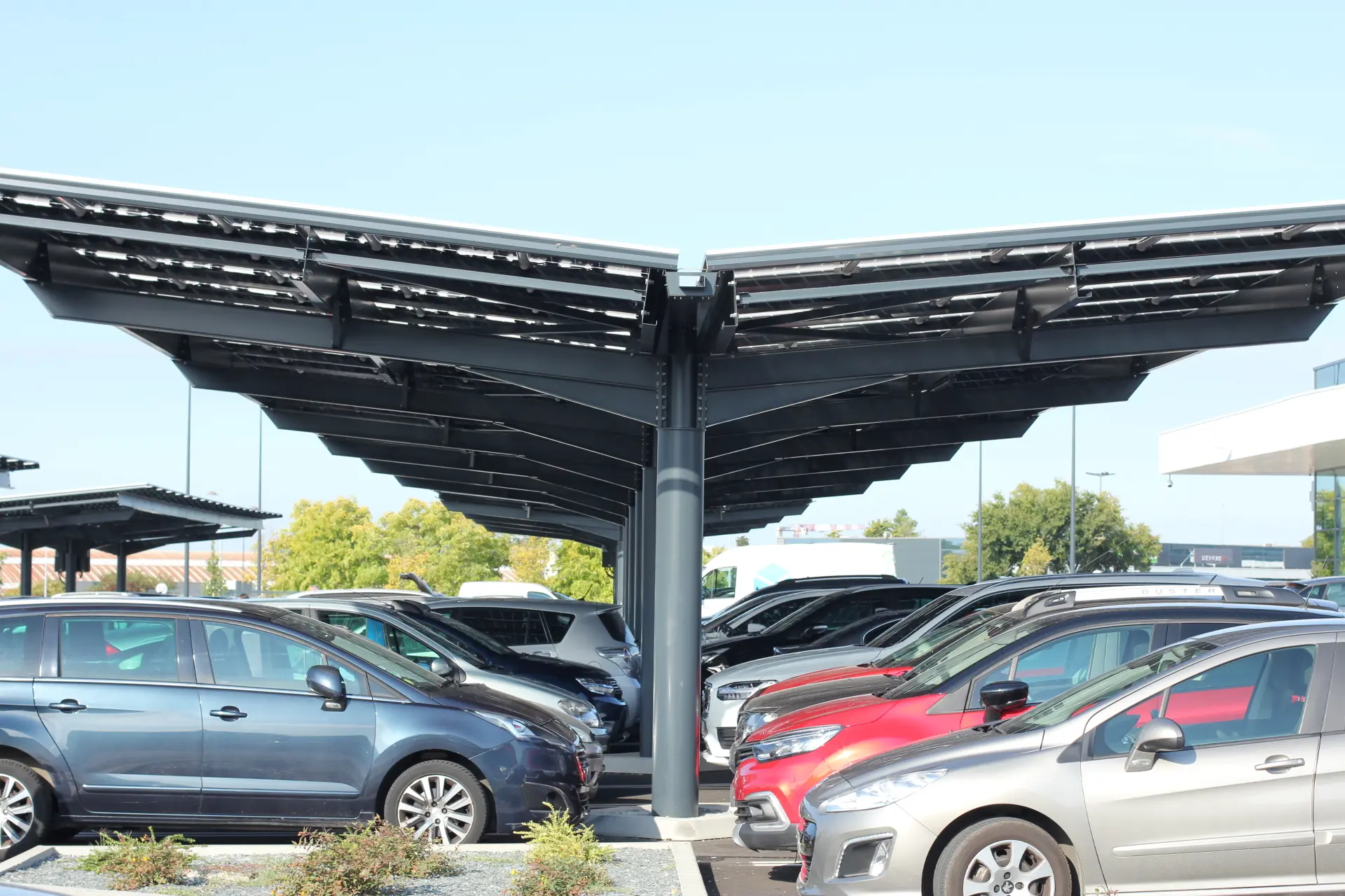 Ombrières photovoltaïque Leclerc Niort par Developp'Sun