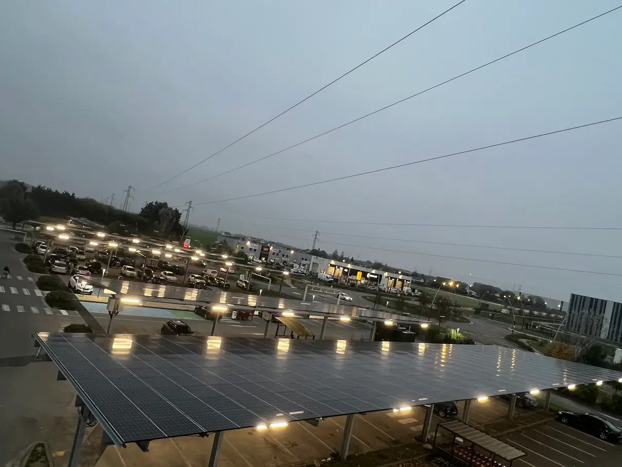 Ombrières solaires Developp'Sun au Intermarché d'Artenay