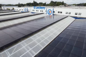 Ombrières solaires reliées Leclerc Vendôme