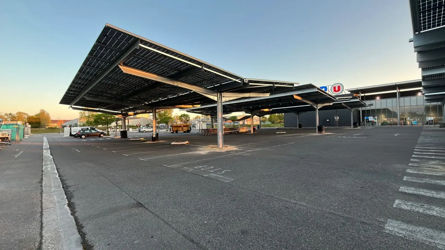 Ombrières solaires Developp'Sun au Super U de Caussade