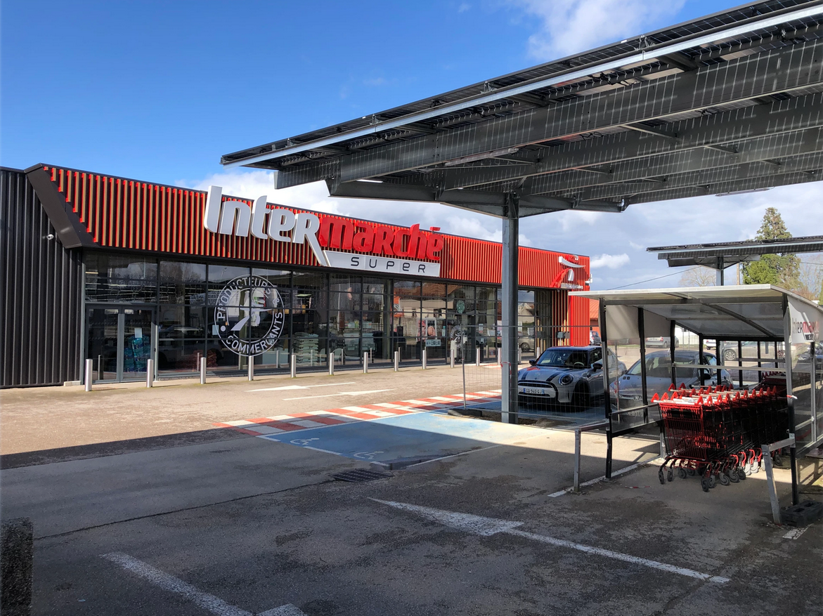 Ombrières solaires Developp'Sun sur le parking d'Intermarché à Seurre