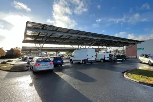 Ombrière solaire sur parking SUPER U DURTAL