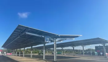 Ombrières solaires Developp'Sun au Intermarché de Noyers-sur-Cher