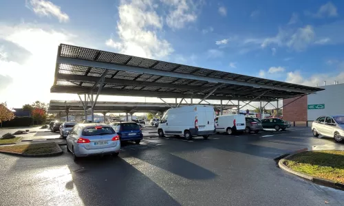 Ombrière solaire sur parking SUPER U DURTAL